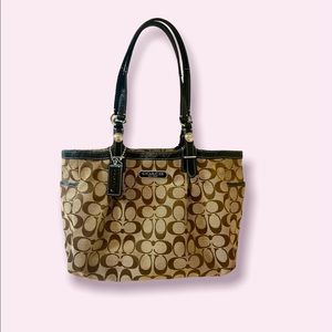 Vintage Coach G1020 F15146 Medium Size Handbag Shoulder Purse Great condition